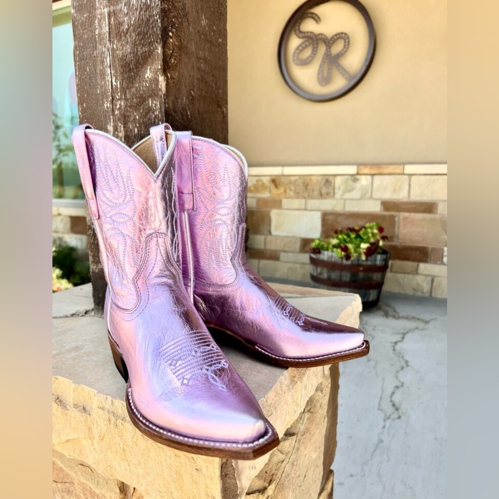Macie Bean Women’s Patsy Shine Snip Toe Shorty Boots - Size 7